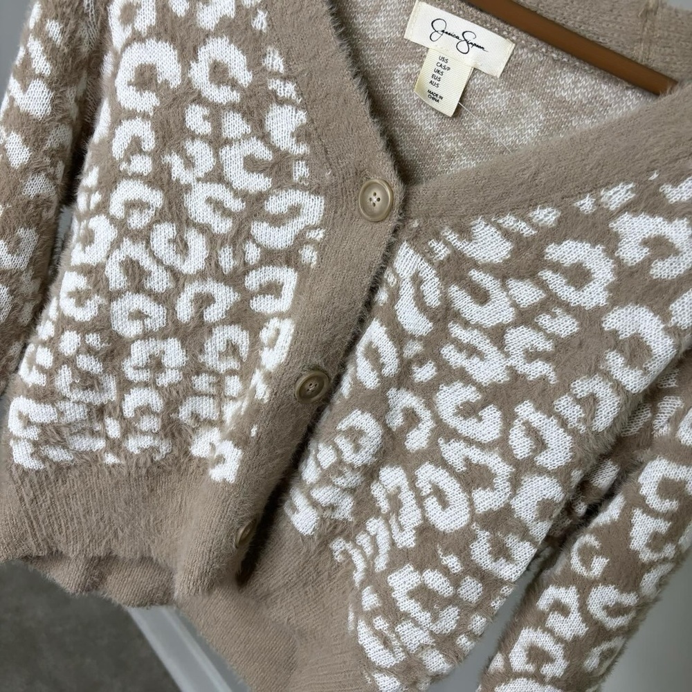 NWT Jessica Simpson Beige & White Animal Print Fuzzy Cropped Cardigan - Small - Picture 3 of 8